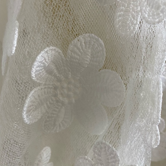 French Connection Cotton Embroidered Flower Puffy Sleeve Sweater. Sz- L - Picture 4 of 16